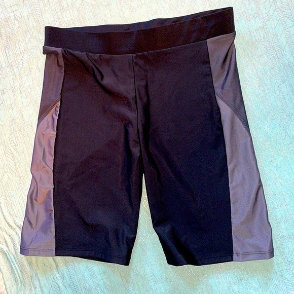 Women’s swim or athletic trunks size M black with gray on sides. New. Quick Dry - Picture 1 of 11